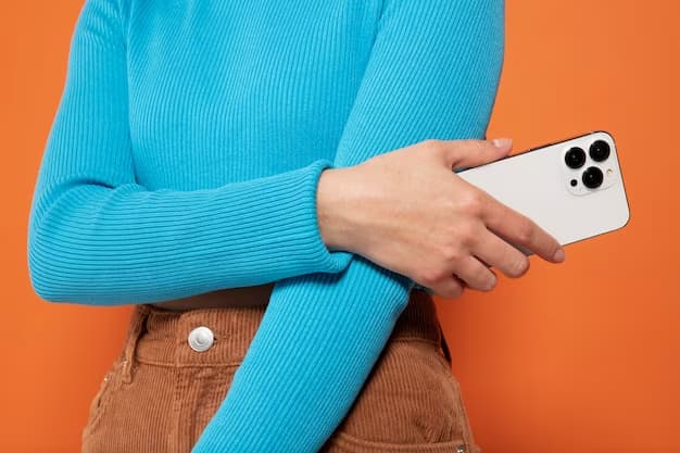 A girl is holding an iPhone 14 in her hands